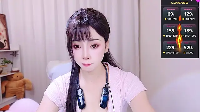Snapshot of August_cat chatting on 05/30/26, 09:34 August cat online show from 05/30/26, 09:34