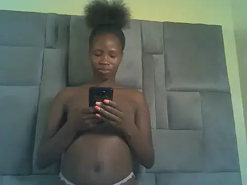 Snapshot of Cuteebony16 chatting on 06/13/26, 02:59 Cuteebony16 online show from 06/13/26, 02:59