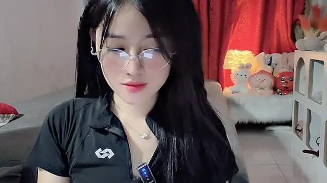 Snapshot of Bee-Cherry chatting on 05/24/26, 06:18 Bee-Cherry online show from 05/24/26, 06:18