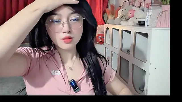 Snapshot of Bee-Cherry chatting on 05/26/26, 05:36 Bee-Cherry online show from 05/26/26, 05:36