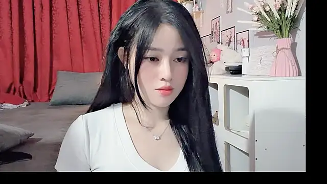 Snapshot of Bee-Cherry chatting on 05/28/26, 05:49 Bee-Cherry online show from 05/28/26, 05:49