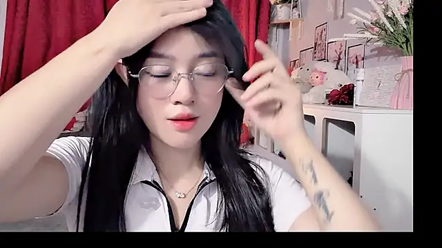 Snapshot of Bee-Cherry chatting on 05/31/26, 06:31 Bee-Cherry online show from 05/31/26, 06:31