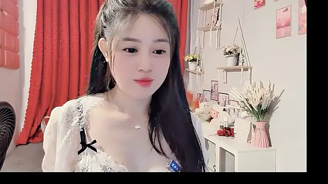 Snapshot of Bee-Cherry chatting on 06/04/26, 05:57 Bee-Cherry online show from 06/04/26, 05:57