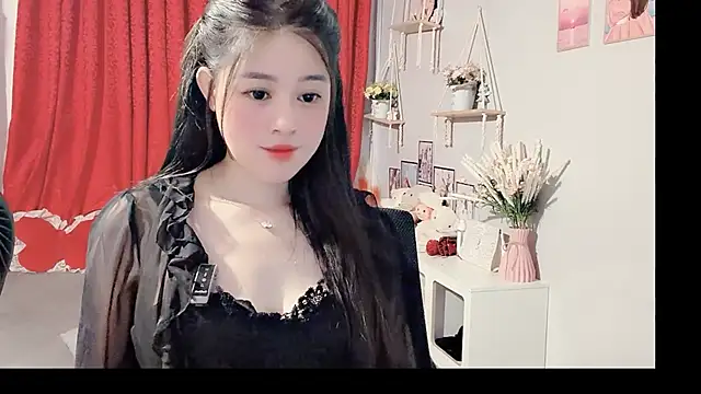 Snapshot of Bee-Cherry chatting on 06/05/26, 05:58 Bee-Cherry online show from 06/05/26, 05:58