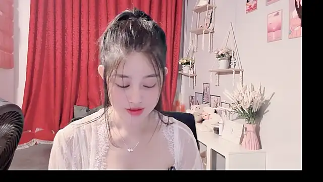 Snapshot of Bee-Cherry chatting on 06/05/26, 06:57 Bee-Cherry online show from 06/05/26, 06:57