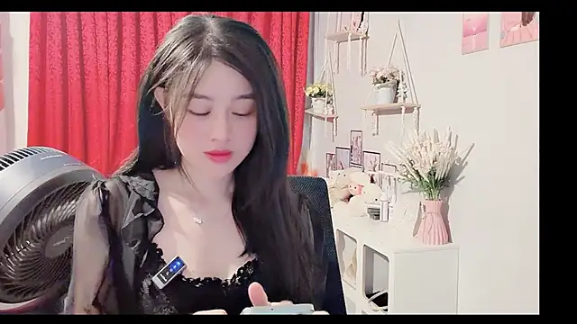 Snapshot of Bee-Cherry chatting on 06/07/26, 08:01 Bee-Cherry online show from 06/07/26, 08:01