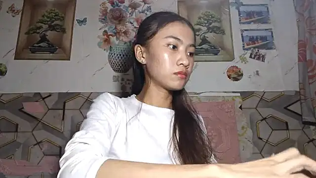 Snapshot of DeeannGunby chatting on 05/31/26, 04:03 DeeannGunby online show from 05/31/26, 04:03