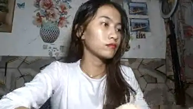 Snapshot of DeeannGunby chatting on 06/07/26, 04:33 DeeannGunby online show from 06/07/26, 04:33