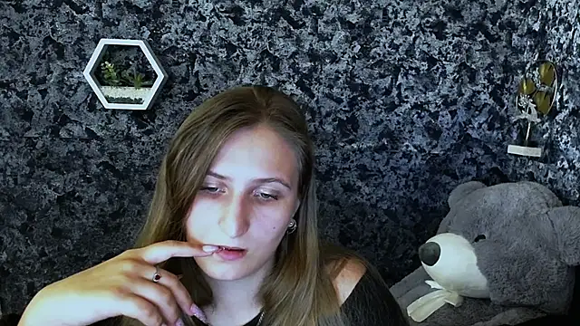 Jenny smille  online show from 06/05/26, 06:20