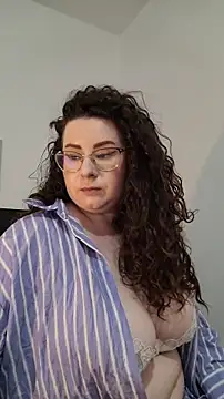 Elissa Floyd   online show from 06/07/26, 04:33