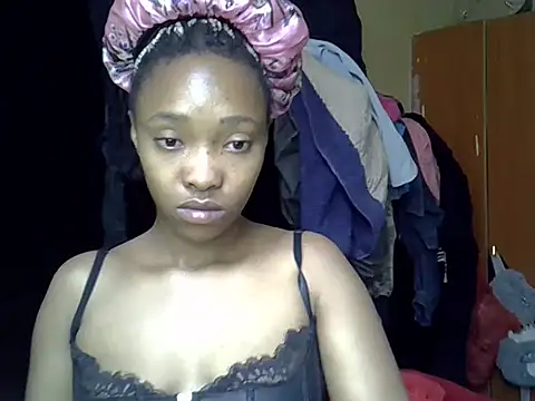 Snapshot of pretty_jazminee1 chatting on 05/21/26, 04:41 pretty jazminee1 online show from 05/21/26, 04:41