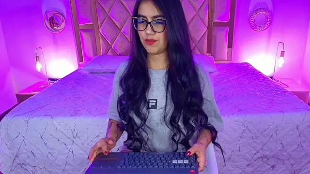 AlahiaColucci online show from 05/30/26, 12:57