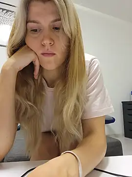 HotBlondie69 online show from 06/26/26, 04:00
