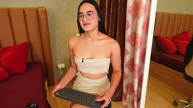 Snapshot of violetazoraya chatting on 07/10/26, 02:38 violetazoraya online show from 07/10/26, 02:38