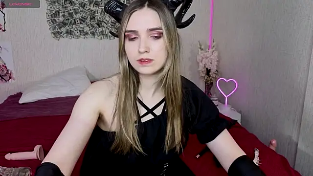 NocturneHuntress online show from 06/04/26, 07:25