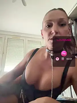 Snapshot of chiara-loveandlife chatting on 06/04/26, 08:53 chiara-loveandlife online show from 06/04/26, 08:53