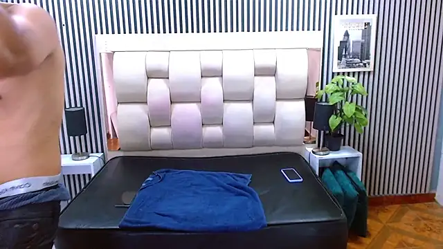 Alexa And Alex online show from 05/20/26, 12:44