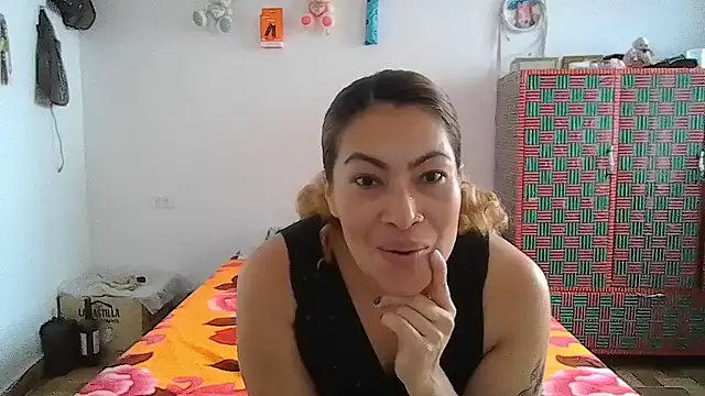 Snapshot of Layla-Astrum chatting on 06/03/26, 12:52 Layla-Astrum online show from 06/03/26, 12:52