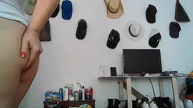 Layla-Astrum online show from 07/07/26, 12:53