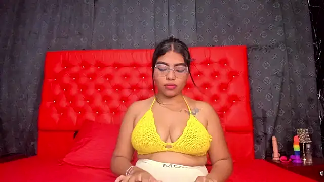 Snapshot of sashaa_cute chatting on 06/12/26, 06:40 sashaa cute online show from 06/12/26, 06:40