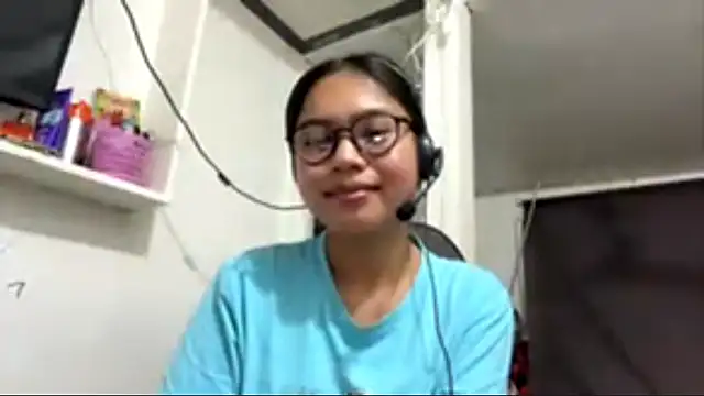 Snapshot of SalleyRoloff chatting on 06/02/26, 02:19 SalleyRoloff online show from 06/02/26, 02:19