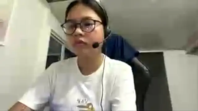 Snapshot of SalleyRoloff chatting on 06/03/26, 02:19 SalleyRoloff online show from 06/03/26, 02:19