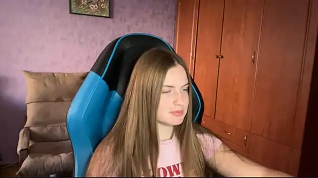 Snapshot of SilkSinner_ chatting on 06/04/26, 04:13 SilkSinner online show from 06/04/26, 04:13