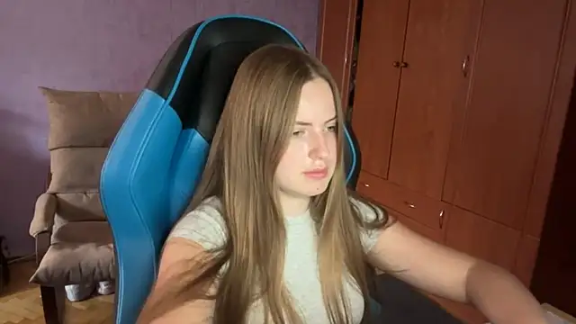 Snapshot of SilkSinner_ chatting on 06/12/26, 12:04 SilkSinner online show from 06/12/26, 12:04
