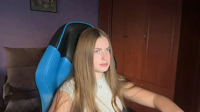 Snapshot of SilkSinner_ chatting on 06/14/26, 05:26 SilkSinner online show from 06/14/26, 05:26