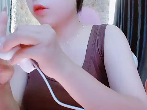 Julie Ulie online show from 06/07/26, 04:38