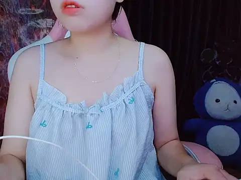 Julie Ulie online show from 06/08/26, 12:49