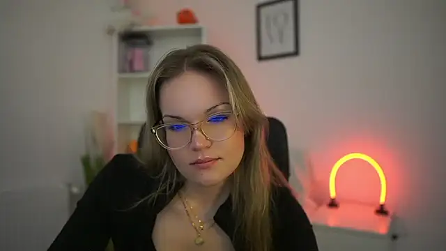 NinaViety online show from 05/21/26, 07:59