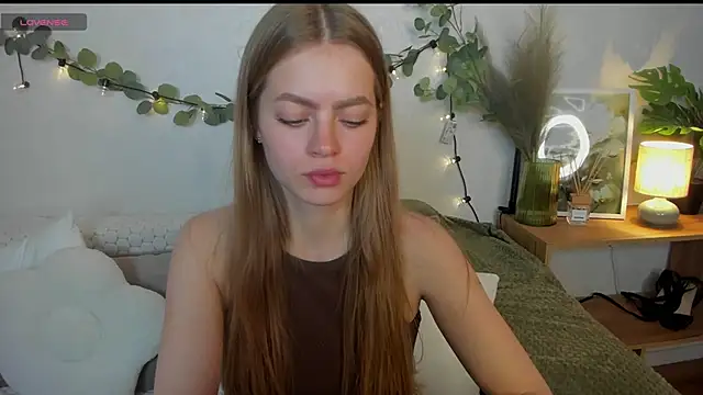 Snapshot of HoneyEmilly chatting on 06/05/26, 10:32 HoneyEmilly online show from 06/05/26, 10:32