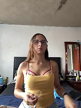 Snapshot of aria_rousse3 chatting on 05/20/26, 02:12 aria rousse3 online show from 05/20/26, 02:12