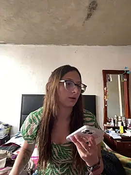 Snapshot of aria_rousse3 chatting on 05/21/26, 01:29 aria rousse3 online show from 05/21/26, 01:29