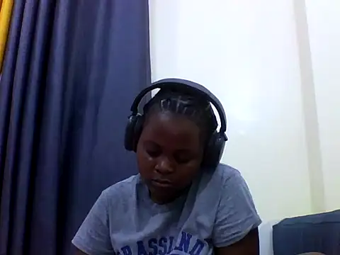 Snapshot of ladar chatting on 06/12/26, 04:22 ladar online show from 06/12/26, 04:22