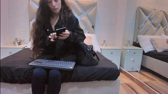 Snapshot of valentinasu chatting on 06/01/26, 11:34 valentinasu online show from 06/01/26, 11:34