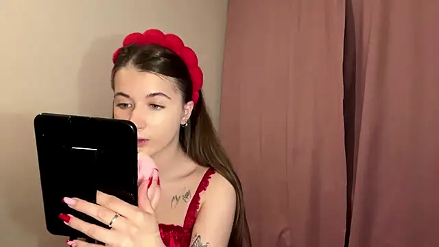 Snapshot of cute_nessy chatting on 05/20/26, 02:12 cute nessy online show from 05/20/26, 02:12