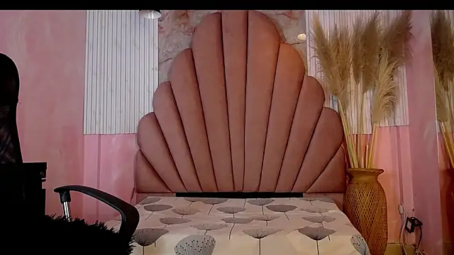 Snapshot of Kyomi_Hunt chatting on 06/12/26, 03:49 Kyomi Hunt online show from 06/12/26, 03:49