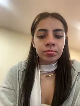Snapshot of Hanna_Cruz_ chatting on 06/08/26, 02:28 Hanna Cruz online show from 06/08/26, 02:28