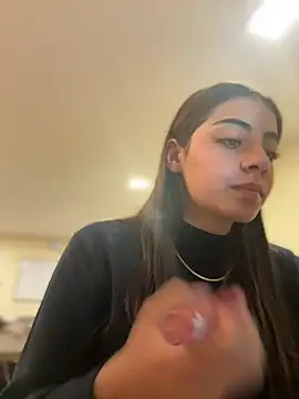 Hanna Cruz  online show from 07/28/26, 04:39