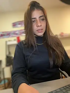 Hanna Cruz  online show from 07/28/26, 06:20