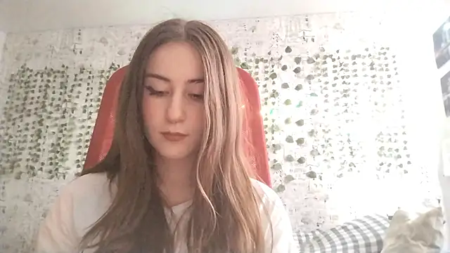 Snapshot of Pollykiss chatting on 06/05/26, 01:17 Pollykiss online show from 06/05/26, 01:17