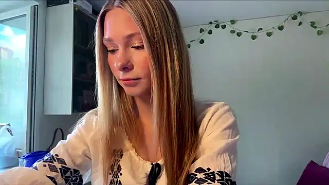 Snapshot of JulietFekete chatting on 05/24/26, 10:09 JulietFekete online show from 05/24/26, 10:09