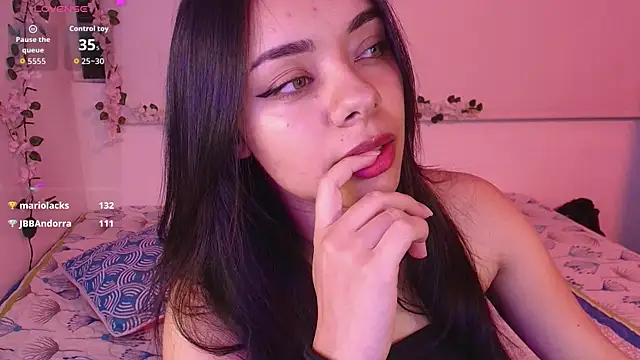 Snapshot of soft_cherry_ chatting on 06/11/26, 12:32 soft cherry online show from 06/11/26, 12:32
