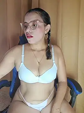 Estrella em online show from 07/03/26, 09:43
