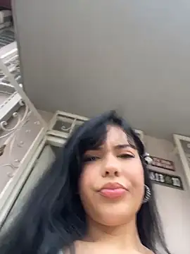 Snapshot of FERNANDAXX_ chatting on 05/25/26, 04:24 FERNANDAXX online show from 05/25/26, 04:24