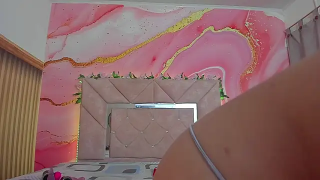 Candy  Moon  online show from 06/11/26, 03:04