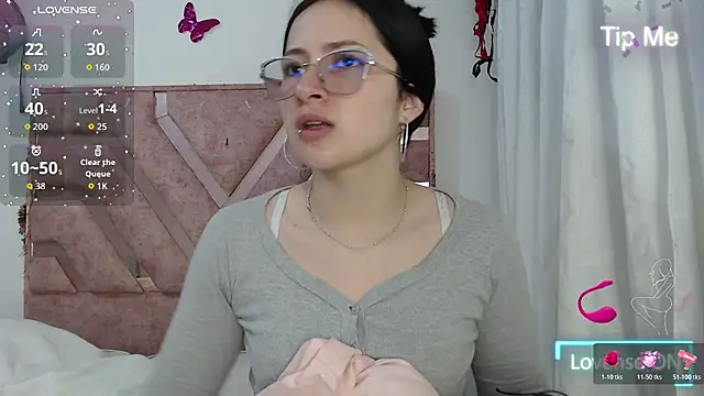 Snapshot of Angel-Hott_ chatting on 06/12/26, 03:49 Angel-Hott online show from 06/12/26, 03:49
