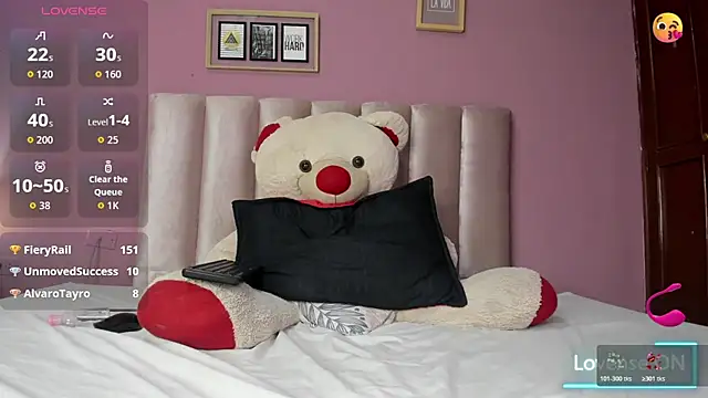 Snapshot of ORIANNA_21 chatting on 06/11/26, 12:32 ORIANNA 21 online show from 06/11/26, 12:32